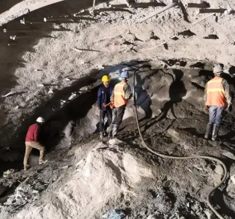 莲花拱顶带模注浆料的施工流程及注意事项